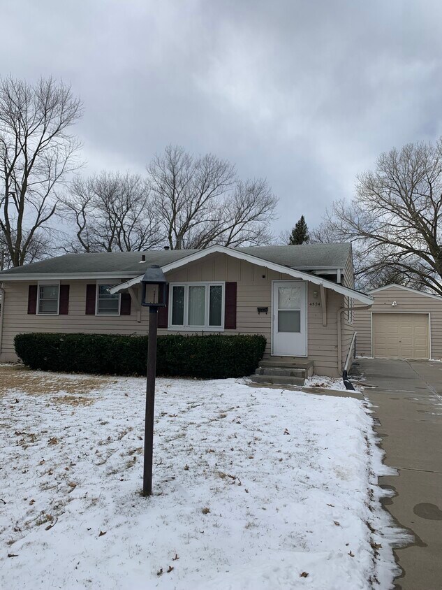 Primary Photo - 4524 N 95th St