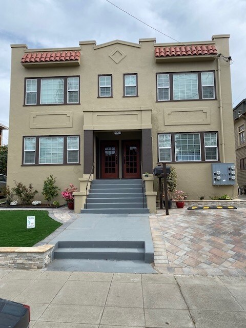 Foto principal - 2615 Regent St