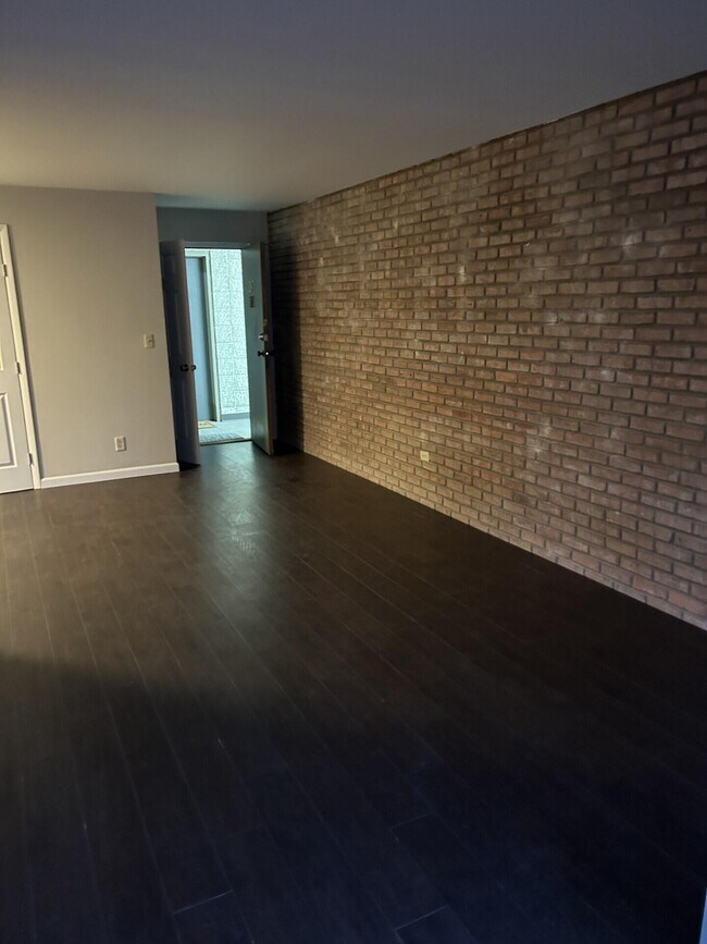 Building Photo - 840 Alexandria Pike