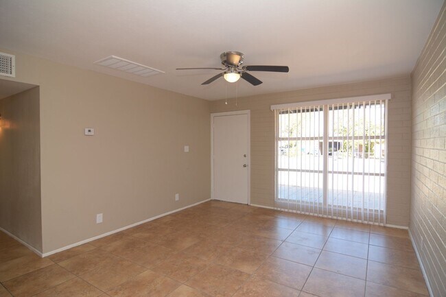 Building Photo - Updated 3 Bedroom 1 Bath Home! Central Tuc...
