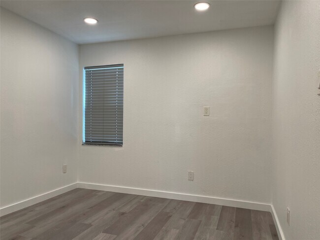 Building Photo - 229 Neyland St
