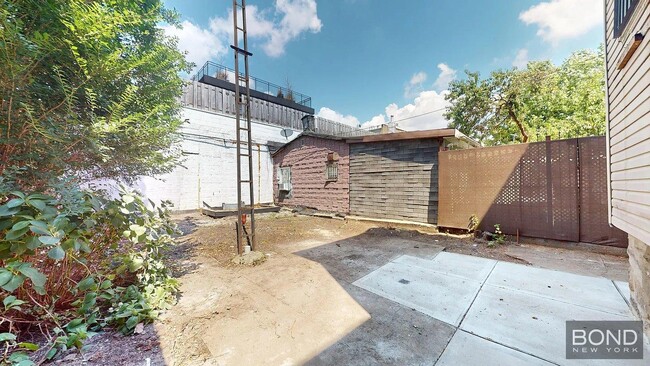 Building Photo - 281 Starr St