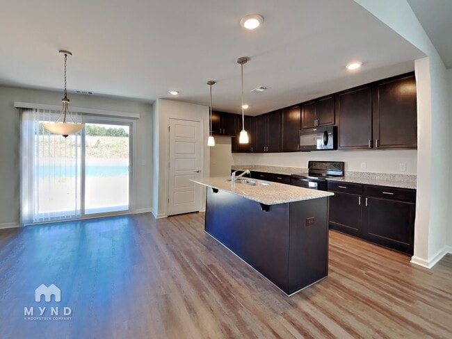 Foto del edificio - 120 Dasher Dr