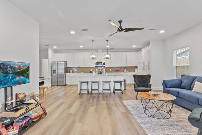 Photo - 417 Bedford Dr Townhome