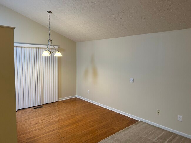 Building Photo - 331 Timberwood Dr