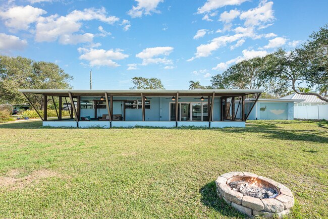 Building Photo - 1350 Bayshore Dr
