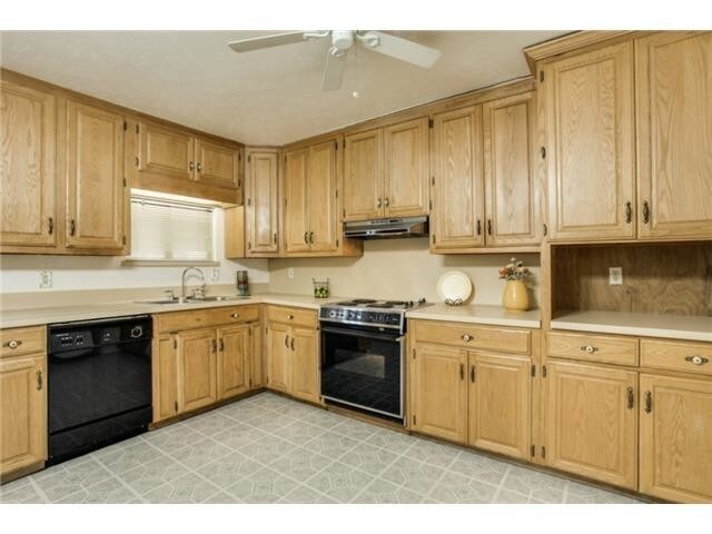 Building Photo - 305 Thistle Dr