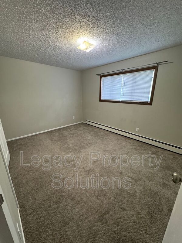 Building Photo - 305 E Expressway
