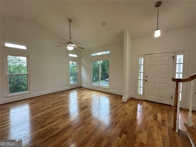 Foto del edificio - 1290 Sweet Woods Dr