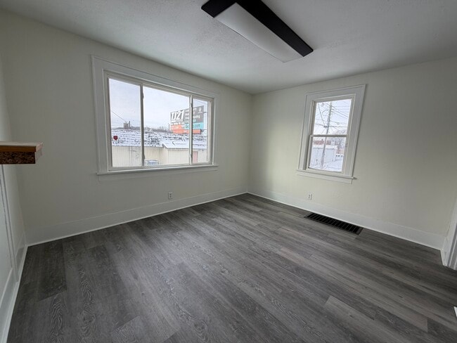 Foto del edificio - 111 E Eckman St