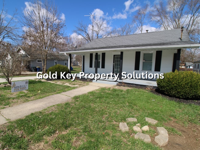 Building Photo - MUNCIE 3 BR 1 BA House with Garage and Covered Porch (SECTION 8 APPROVED)