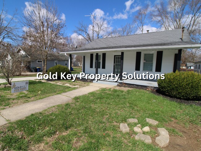 Foto del edificio - MUNCIE 3 BR 1 BA House with Garage and Covered Porch (SECTION 8 APPROVED)