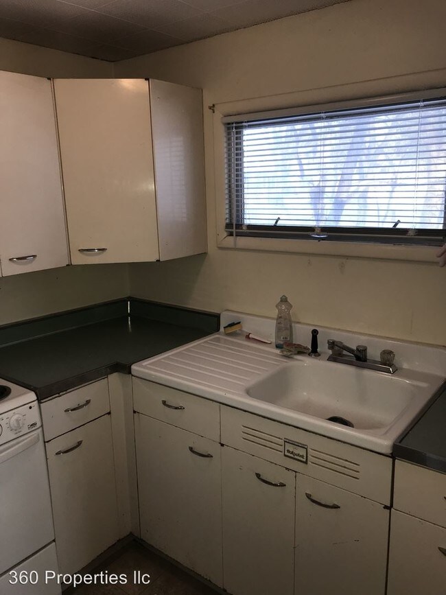 Foto del edificio - Studio, 1 bath Apartment - 1002 9th St South