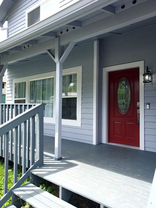 Foto del edificio - 2 Story Remodeled Single-Family Home in Po...