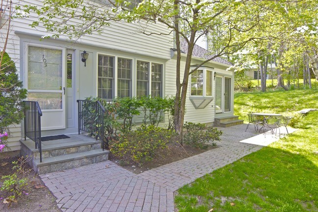 Foto del edificio - 103 Brook Hills Cir