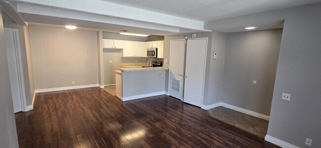 Building Photo - Spacious 2 Bedroom with Private Patio & In-Unit Laundry