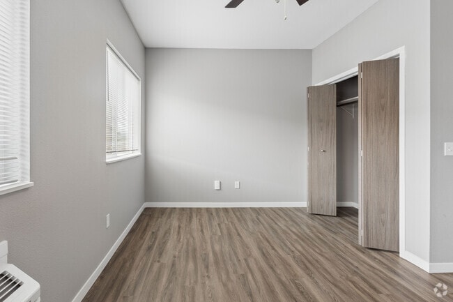 Studio - 458SF - Bedroom/Living Room - Creekside Heights Apartments, LLC