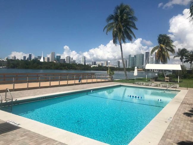 Stunning views of Miami - 1120 Venetian Way