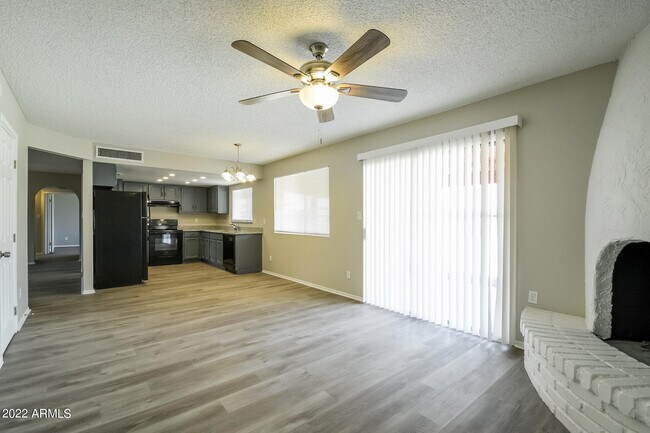 Building Photo - 5009 W Torrey Pines Cir