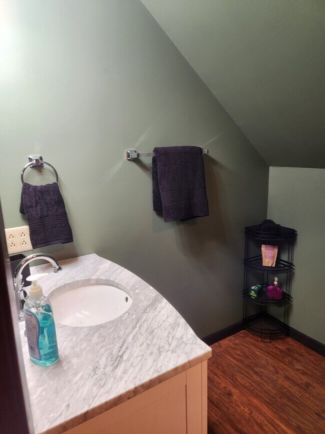 Baño propio - 618 W Governor John Sevier Hwy