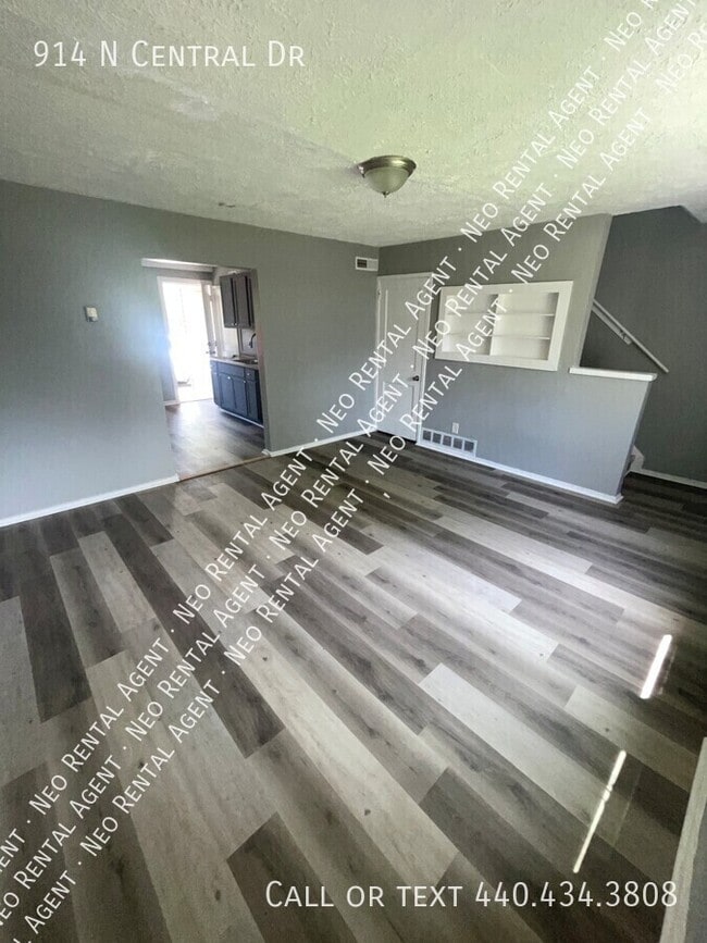 Building Photo - 914 N Central Dr