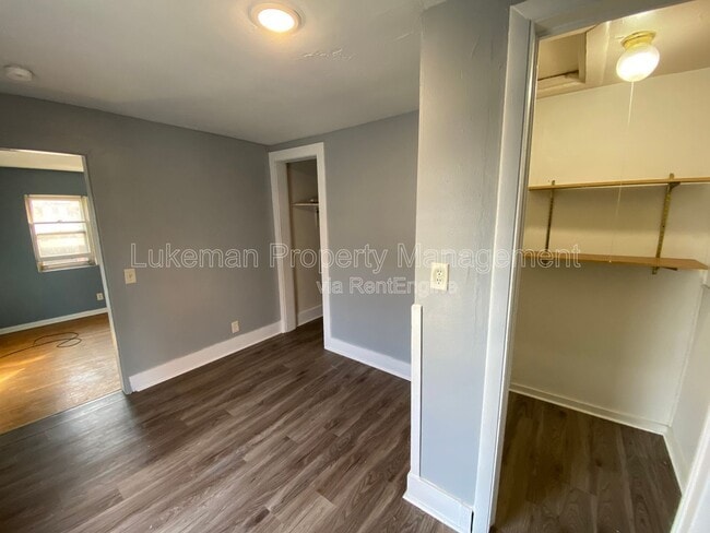 Foto del edificio - 529 Wheaton Ave