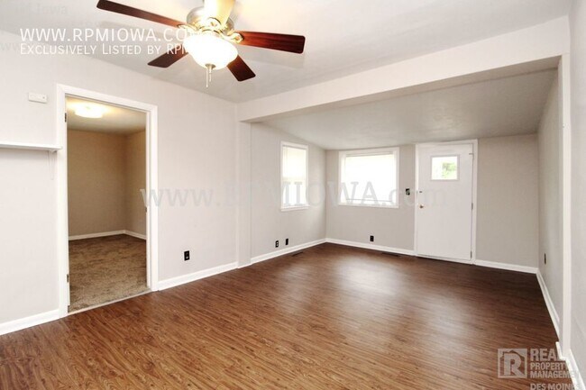 Building Photo - CLOSE TO CAMPUS!! 2 Bedroom, 2 Bath Home i...