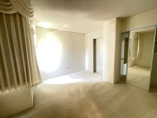 Building Photo - 1314 Kalakaua Ave. #1005