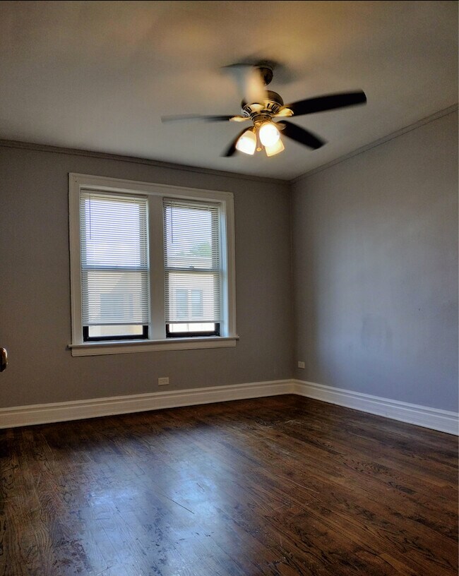 Foto del edificio - 1739 W 80th St