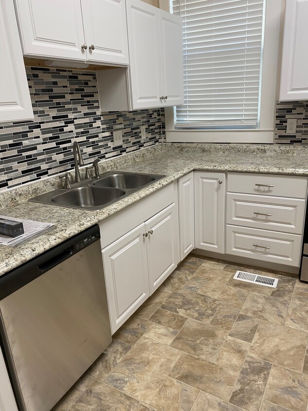 Kitchen - 2301 Abercorn St
