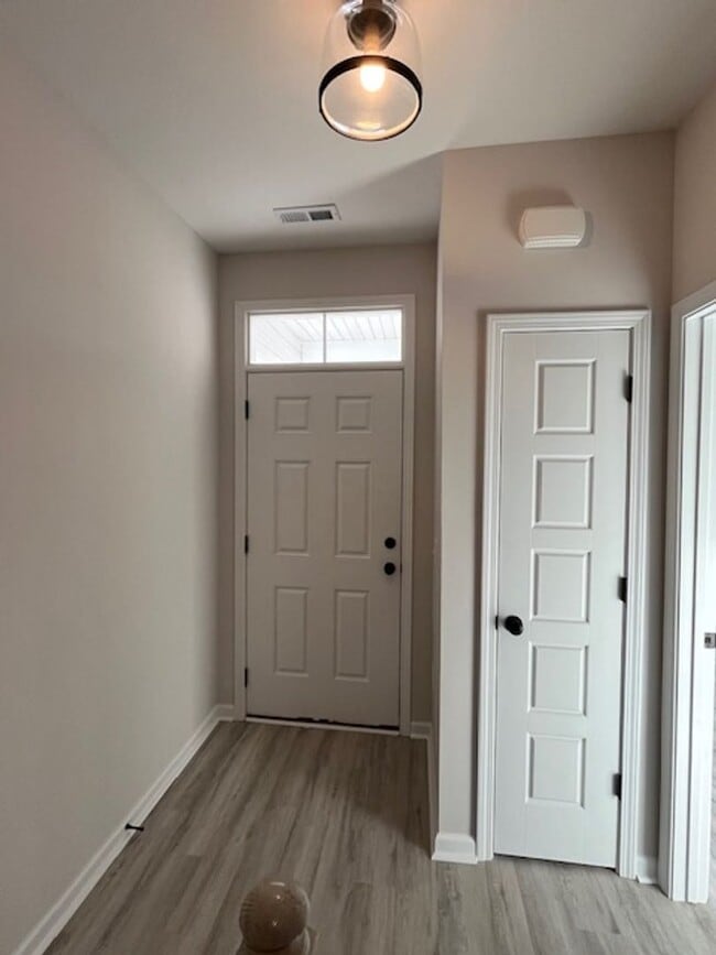 Building Photo - Stunning townhouse located in the heart of Winnabow!