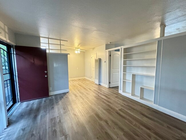 Building Photo - Sunset Crossing