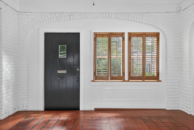 Foto del edificio - 1448 N Highland Ave NE