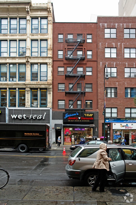 Building Photo - 44 W 14th St