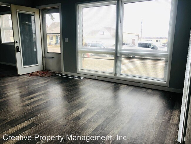Building Photo - 1 br, 1.5 bath House - 405 8th Ave SW