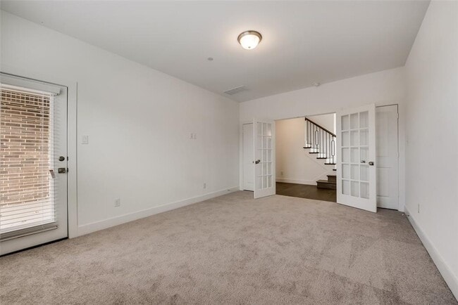 Building Photo - 2213 Southwick Dr
