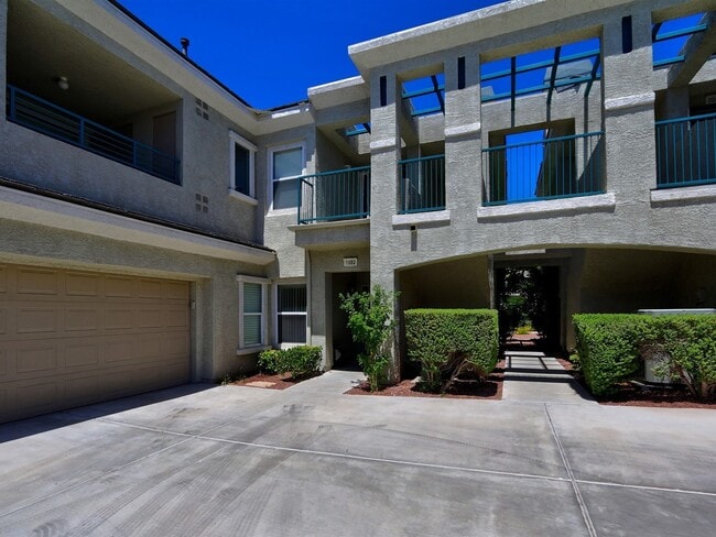 Building Photo - 10809 Garden Mist Dr
