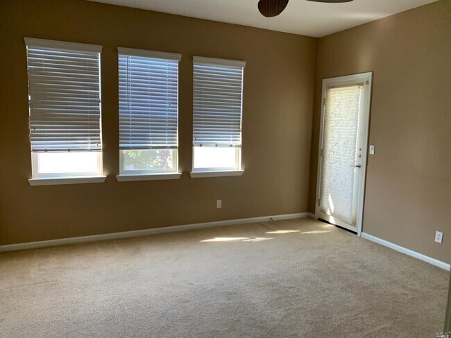 Building Photo - 1000 Madrone Ave