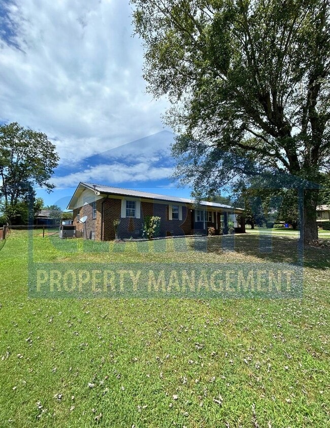 Foto del edificio - Three bedroom ranch-style home!