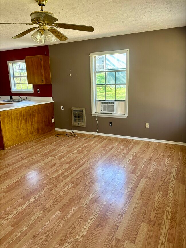 200 Red Oak Dr, Waverly, TN 37185 House Rental in Waverly, TN