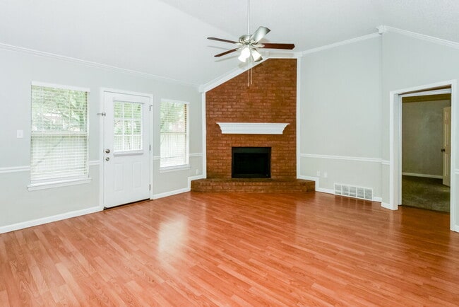 Building Photo - 1163 Carriage Dr S