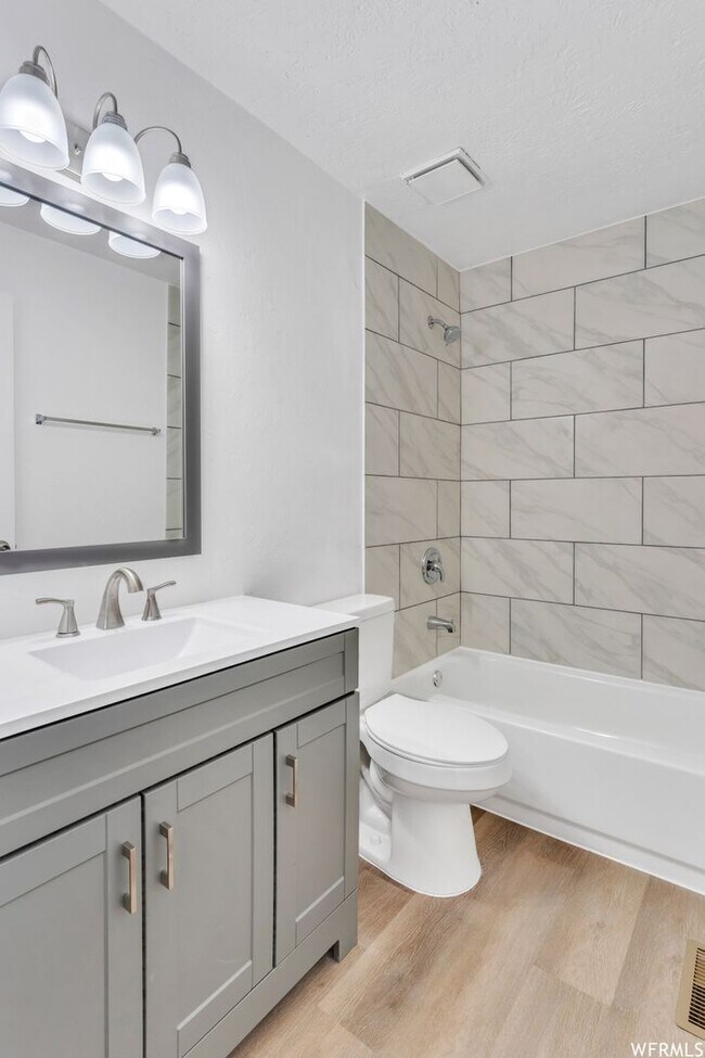 Building Photo - 1794 Shannon Circle Apartment 70B