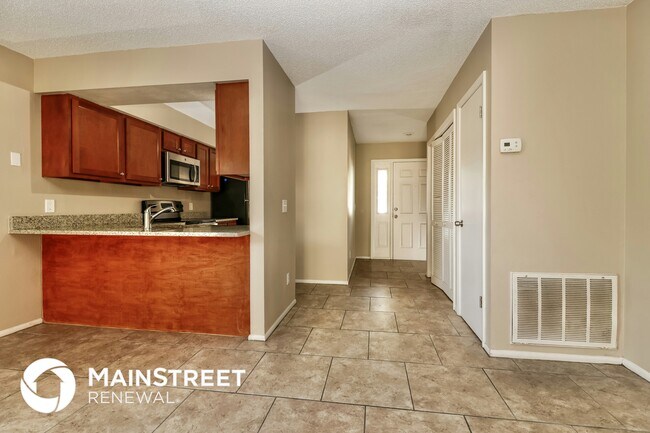 Foto del edificio - 8325 Duval Dr