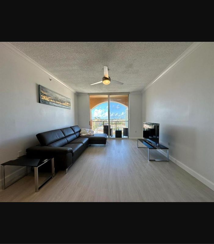 Foto del edificio - 651 Okeechobee Blvd