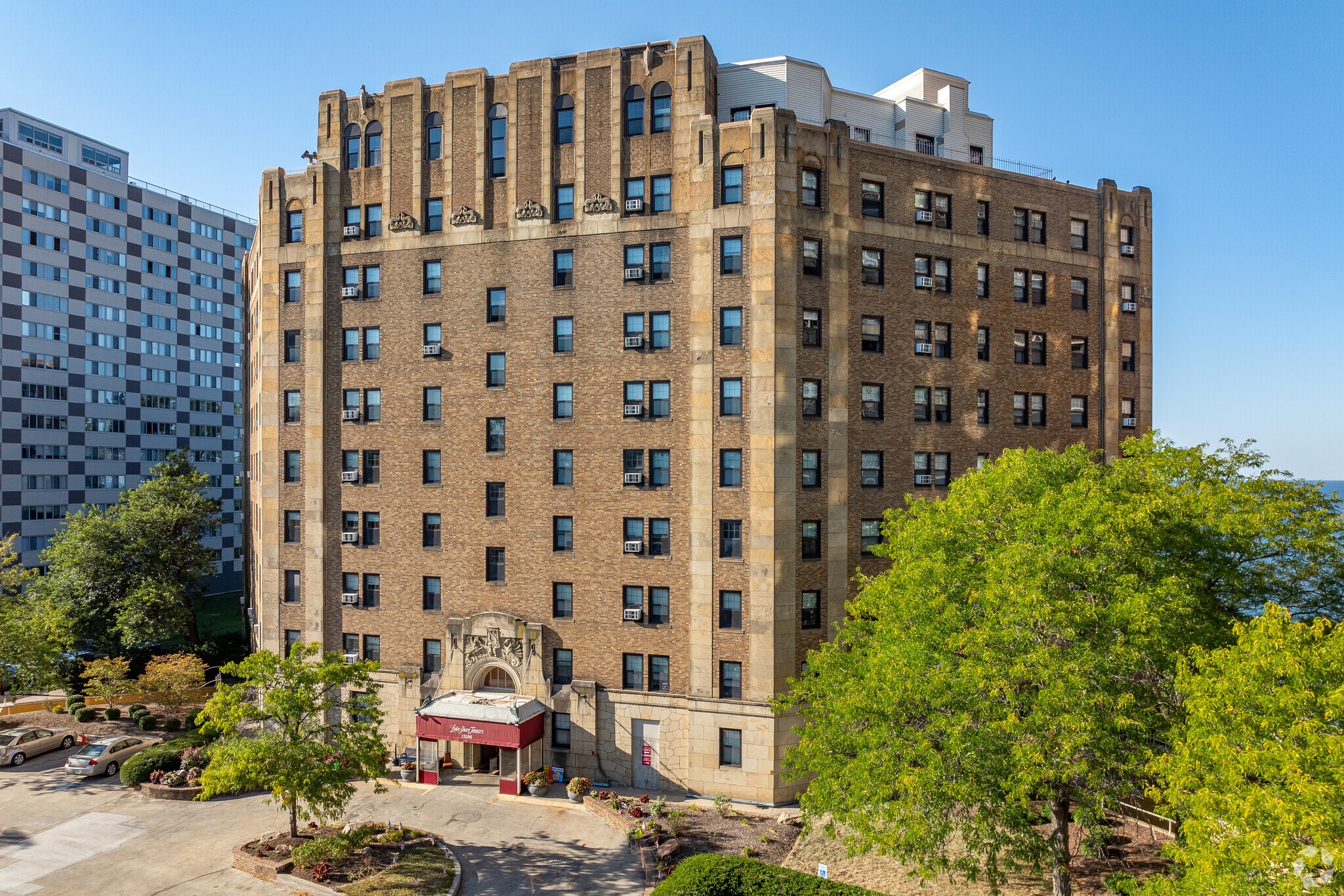 Lake Shore Towers – photo 1