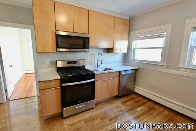 Building Photo - 55 Estes St