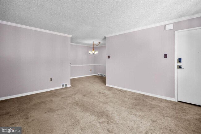 Foto del edificio - 3993 Rowena Dr