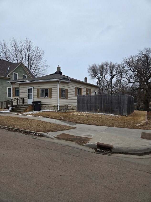 Primary Photo - 2 bedroom 2 bath 2 stall garage