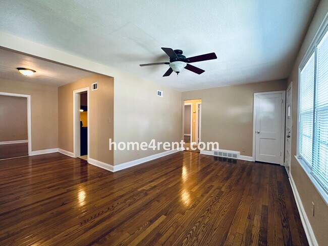 Foto del edificio - Adorable Ranch in Roeland Park w/ Wood Flo...