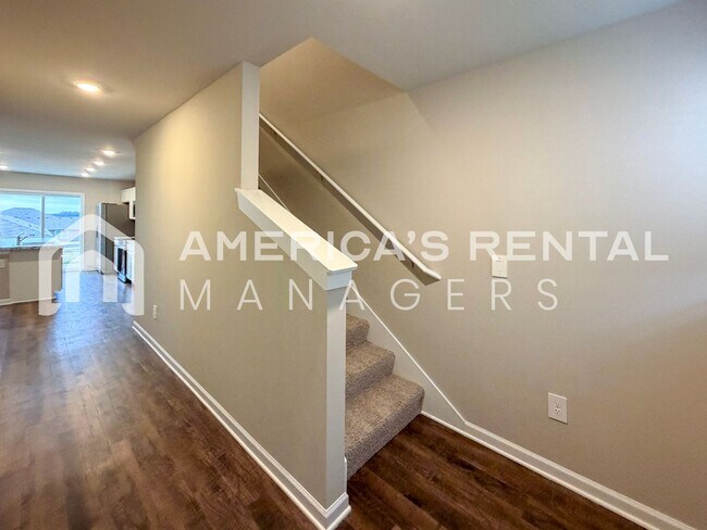 Foto del edificio - ONE AND A HALF MONTH FREE!! Charming 3 Bedroom Townhome with Open Floor Plan in Decatur, AL for R...